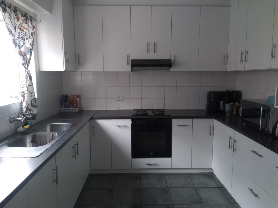 3 Bedroom Property for Sale in Glenhaven Western Cape